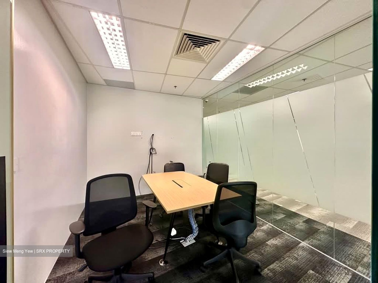 Dapenso Building (D1), Office #547606251